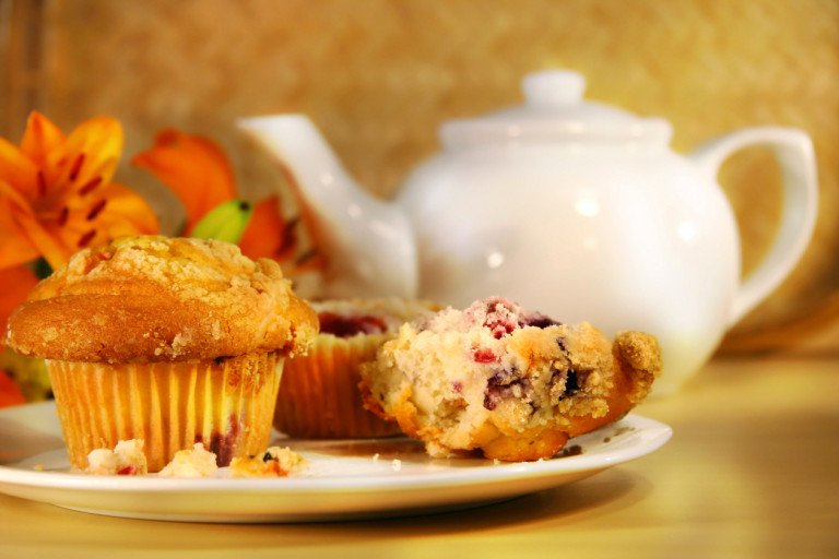 Muffins Veganos de Framboesa com Nozes-Pecãs