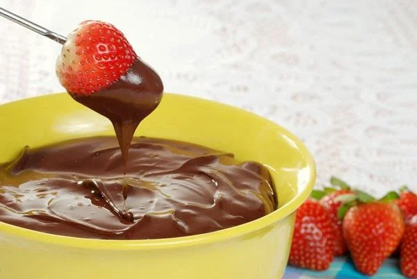 Fondue de chocolate com creme de avelã