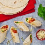 Wrap com tomate e rúcula