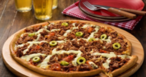Pizza de costela com queijo