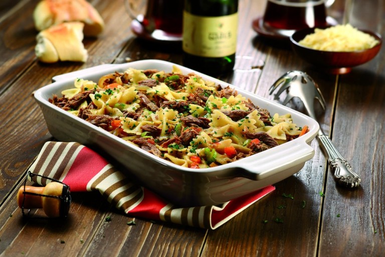 Farfalle com ragu de cordeiro