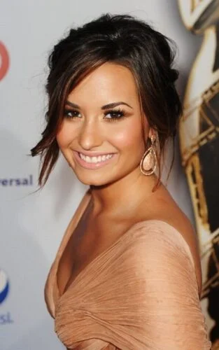 Looks de final de ano Demi Lovato Beauty Color