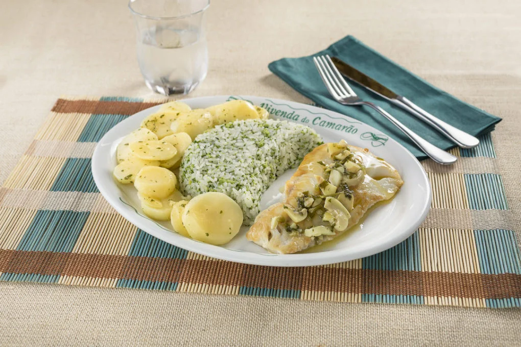 Bacalhau com Molho Meunière com Arroz de Brócolis e Batata Sautée