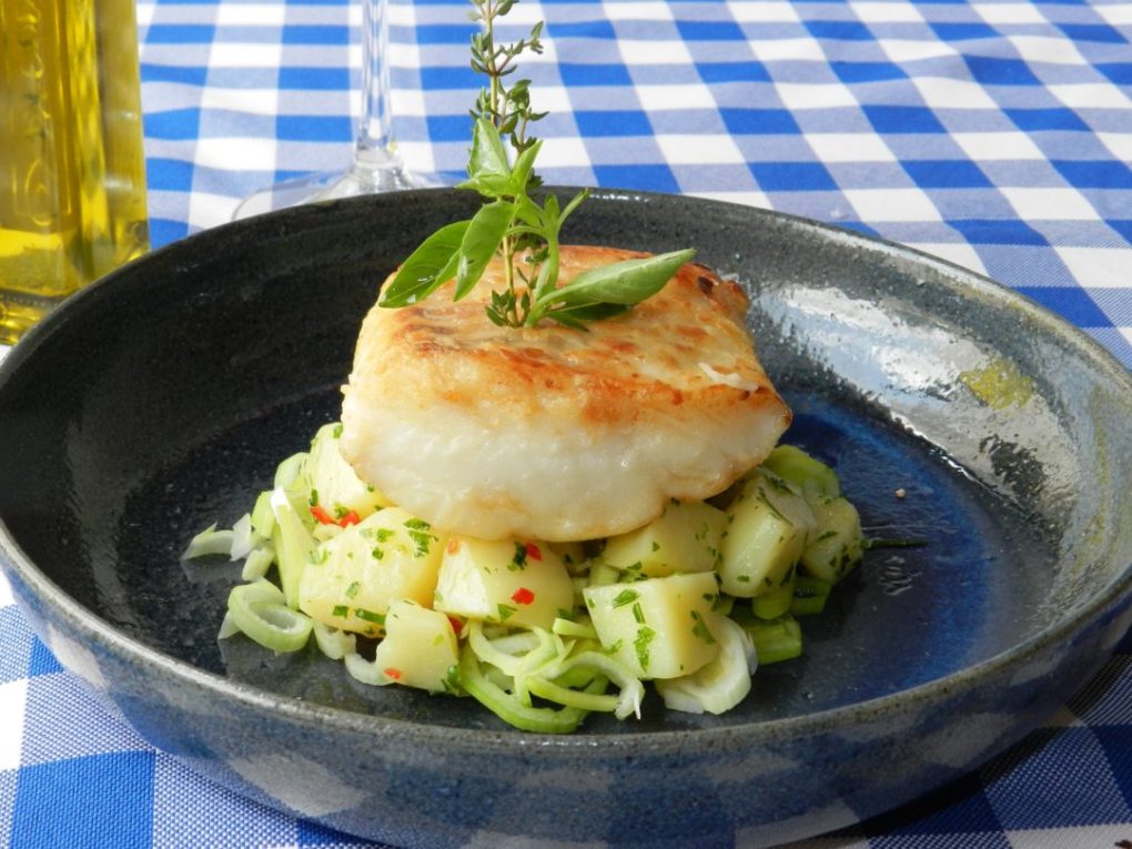 Pargo com salada de batata doce e alho poró