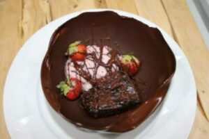 Brownie Fit de Chocolate com Sorvete de Morango