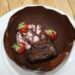 Brownie fit com sorvete de morango