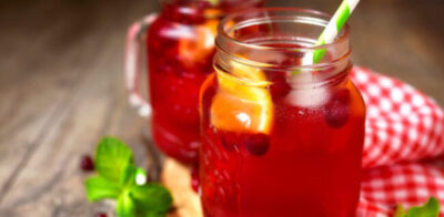 Chá gelado de cranberry e abacaxi