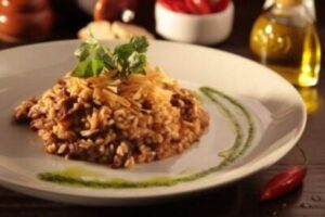 Risoto de cordeiro com pinhão
