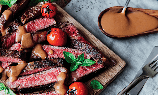 Ojo de bife e polenta cremosa com parmesão
