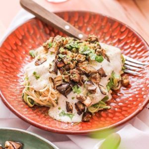 Macarrão com molho de limão e berinjela