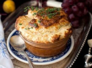 Suflê de salmão gratinado