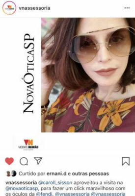 Carol Sisson em ação de moda com a Nova Ótica SP