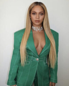 Beyoncé veste look Balmain no Super Bowl