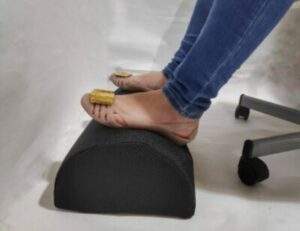 Como evitar as dores nas pernas no home office