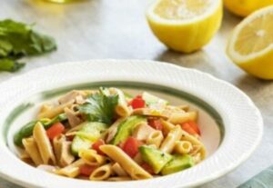 Penne Rigate integral com atum e abacate