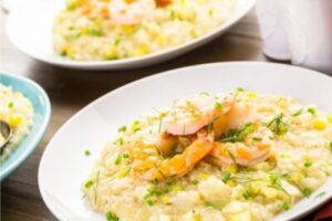 Risoto de camarão com limão siciliano