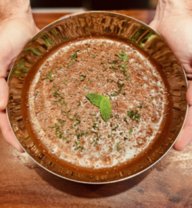 Mousse de chocolate com raspas de hortelã