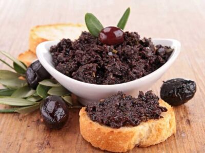 black-olive-tapenade-francesa