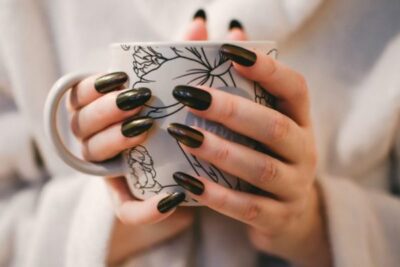 Dicas para deixar as unhas fortes e estimular o crescimento