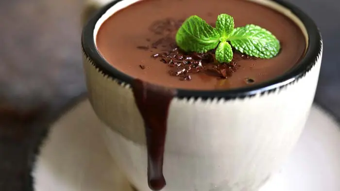 Bebidas quentes para aquecer seu outono/inverno 15 Ovomaltine com licor de menta