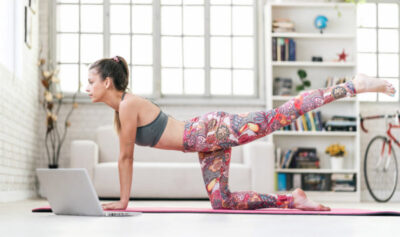 Personal trainer ensina a alongar desde os músculos das pernas até o pescoço