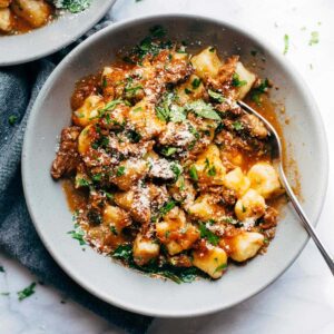 Receita de nhoque com ragu de costela ao vinho