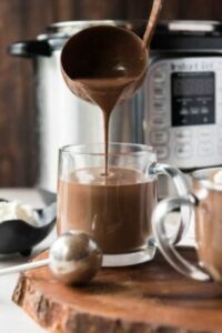 Chocolate quente cremoso de panela