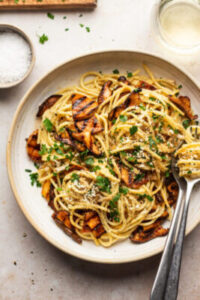 Carbonara vegana com champignon