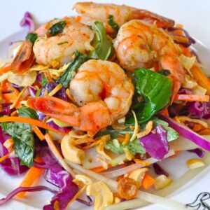 Salada de camarão ao molho de açaí