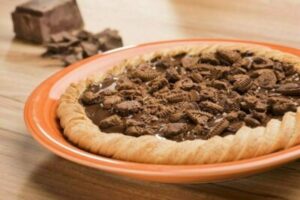 Receita de pizza de chocolate com biscoito recheado