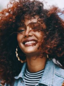 Como fazer uma reposição lipídica poderosa no cabelo cacheado ou crespo
