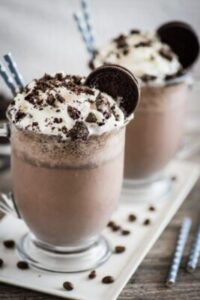 Chocolate Quente com biscoitos recheados