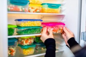 Não coma estes 5 alimentos congelados depois da data de validade