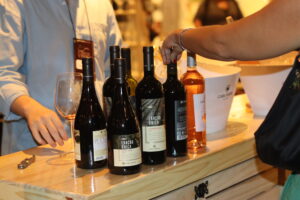 “Na Trilha do Vinho” celebra o melhor do universo dos vinhos no Shopping JK Iguatemi