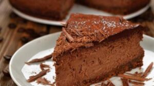 Cheesecake de chocolate cremoso: Receita fácil e de dar água na boca!